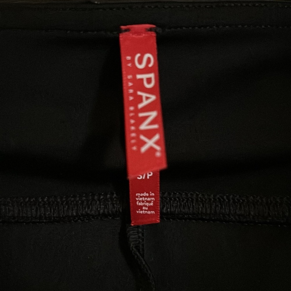 Spanx SPANXshape™ Faux Leather Patent Leggings Size Small - Picture 8 of 10